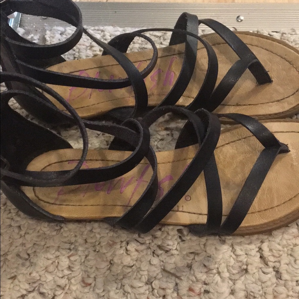 Cute sandals!